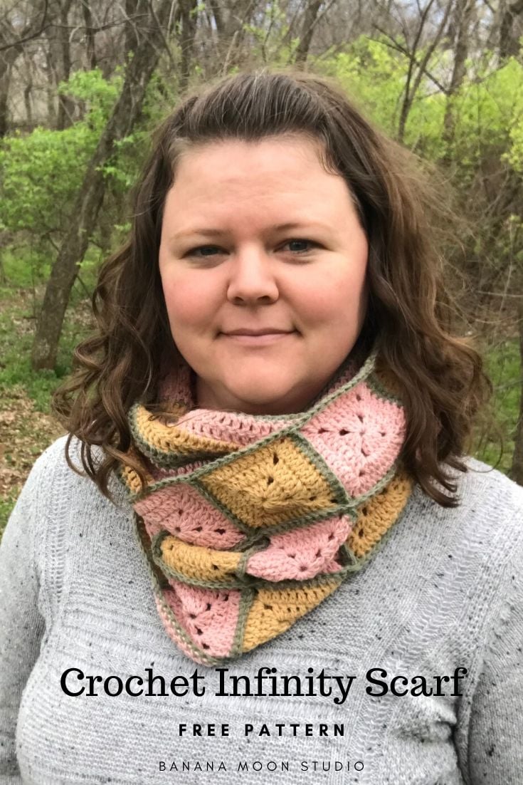 Crochet infinity scarf free pattern from Banana Moon Studio!