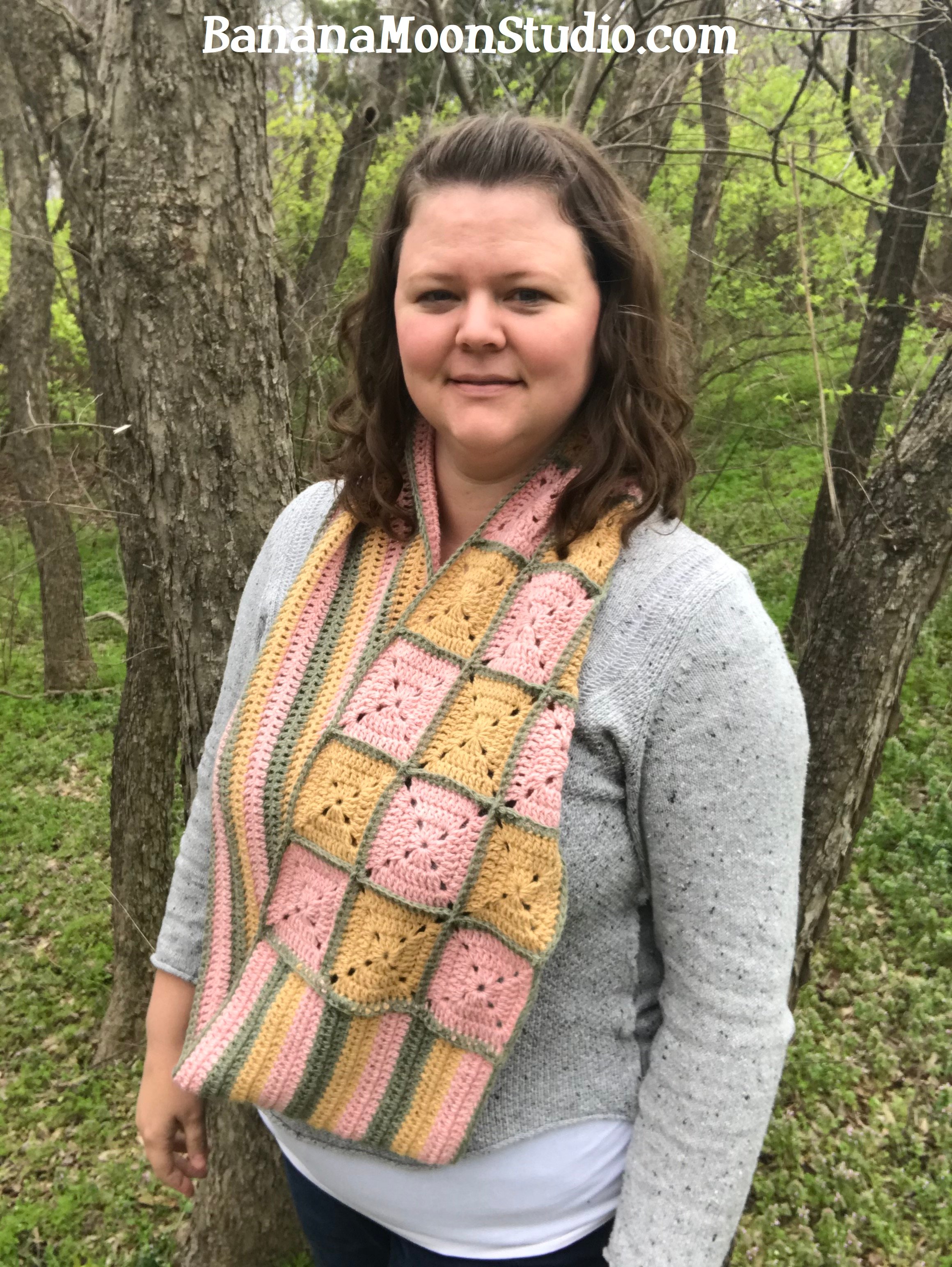 Free crochet pattern for an infinity scarf from Banana Moon Studio #crochetinfinityscarffreepattern