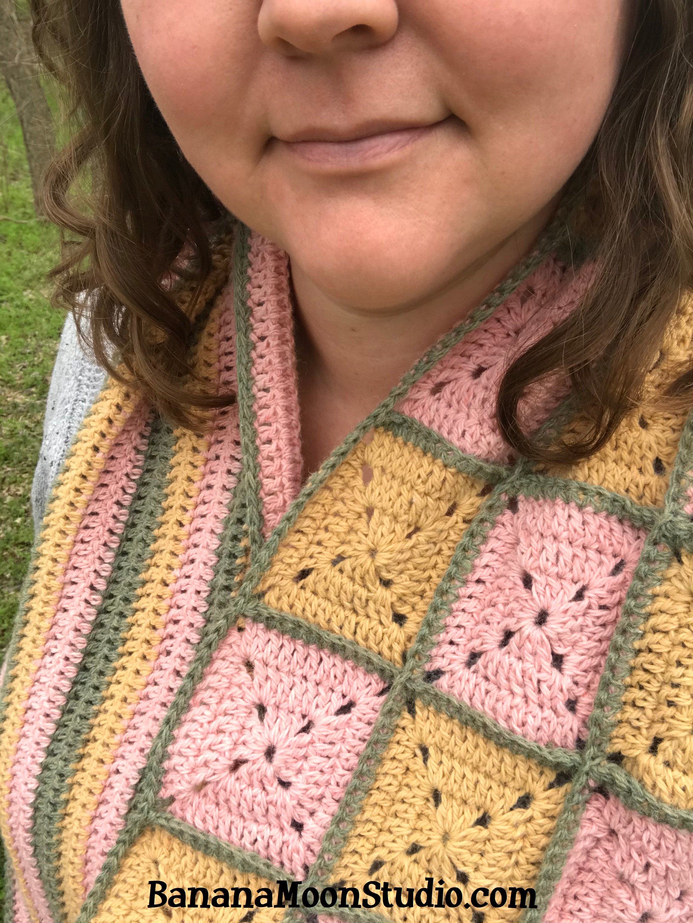 Free crochet pattern for an infinity scarf from Banana Moon Studio #crochetinfinityscarffreepattern