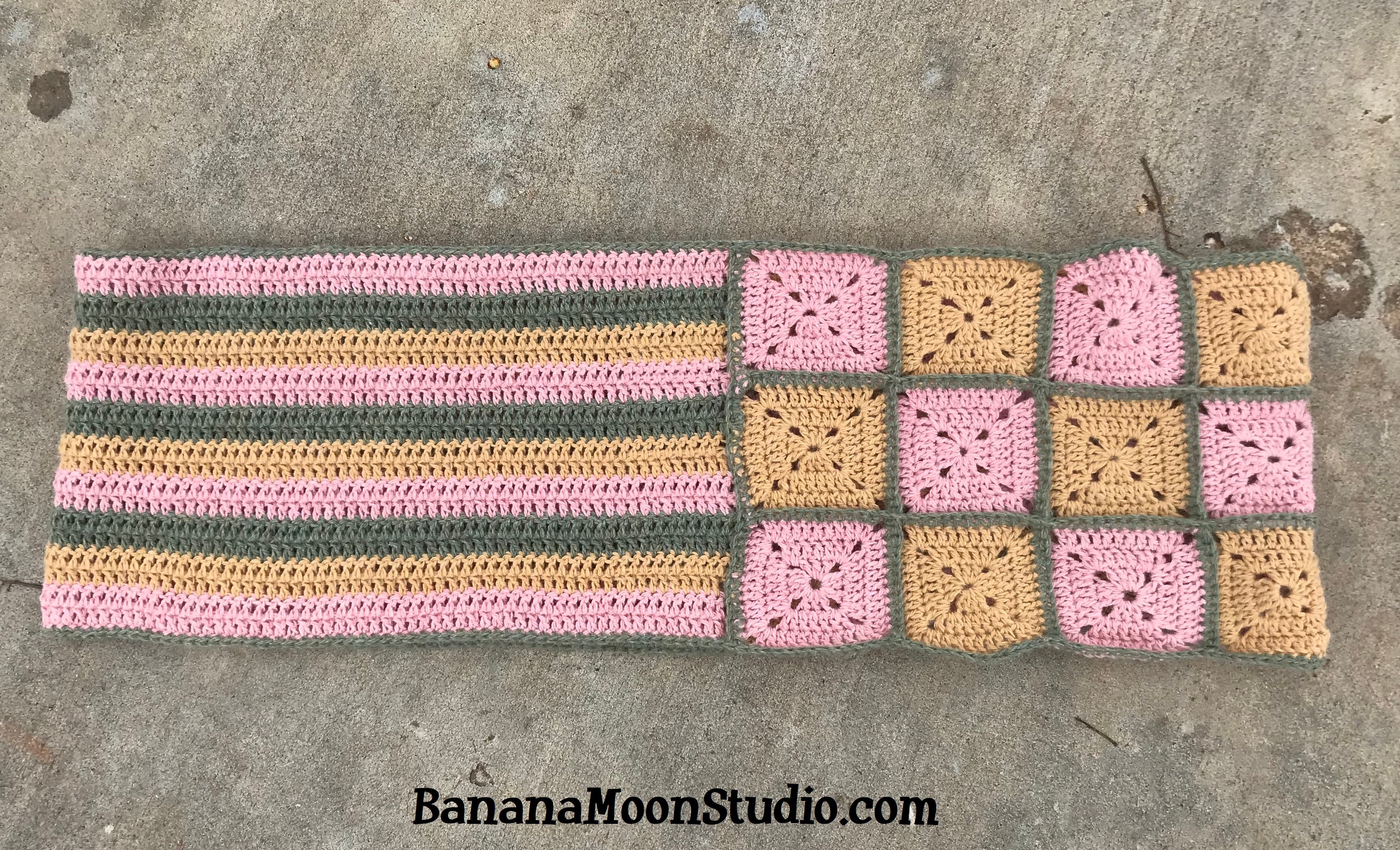 Crochet infinity scarf free pattern from Banana Moon Studio