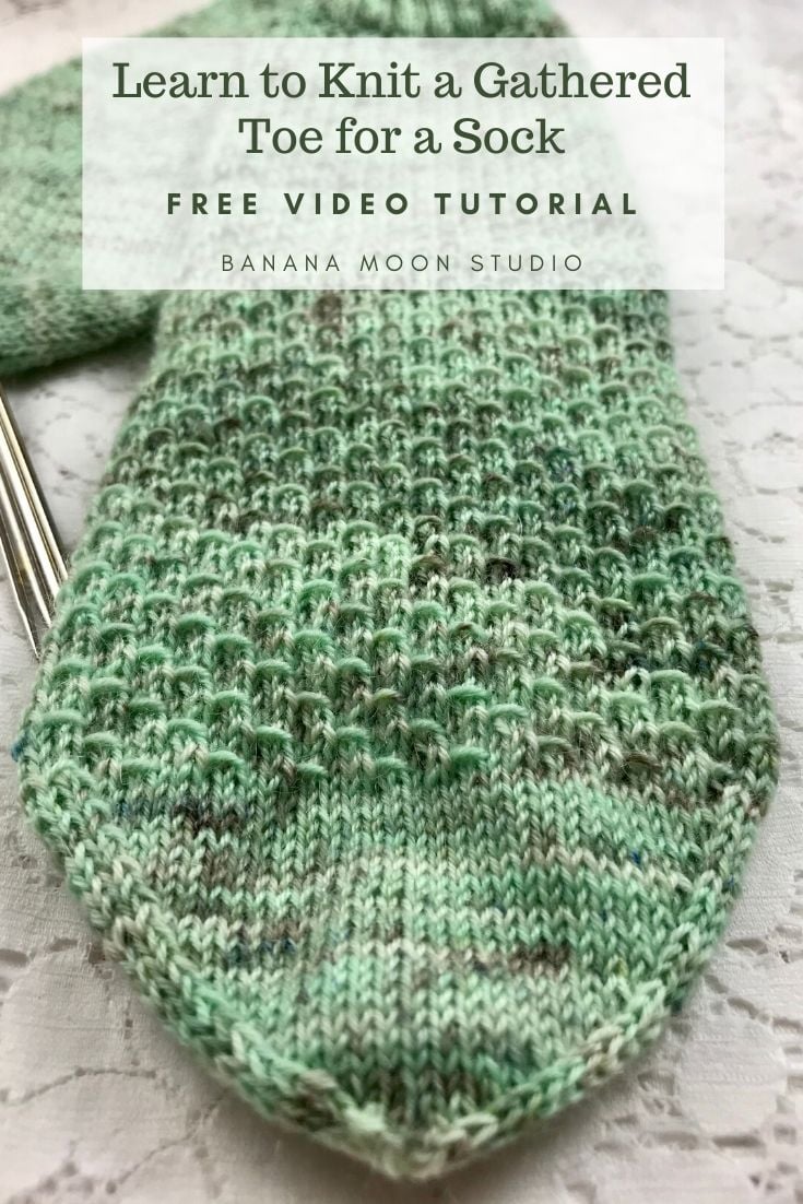 Learn to knit a gathered toe for a sock with this video tutorial from Banana Moon Studio!