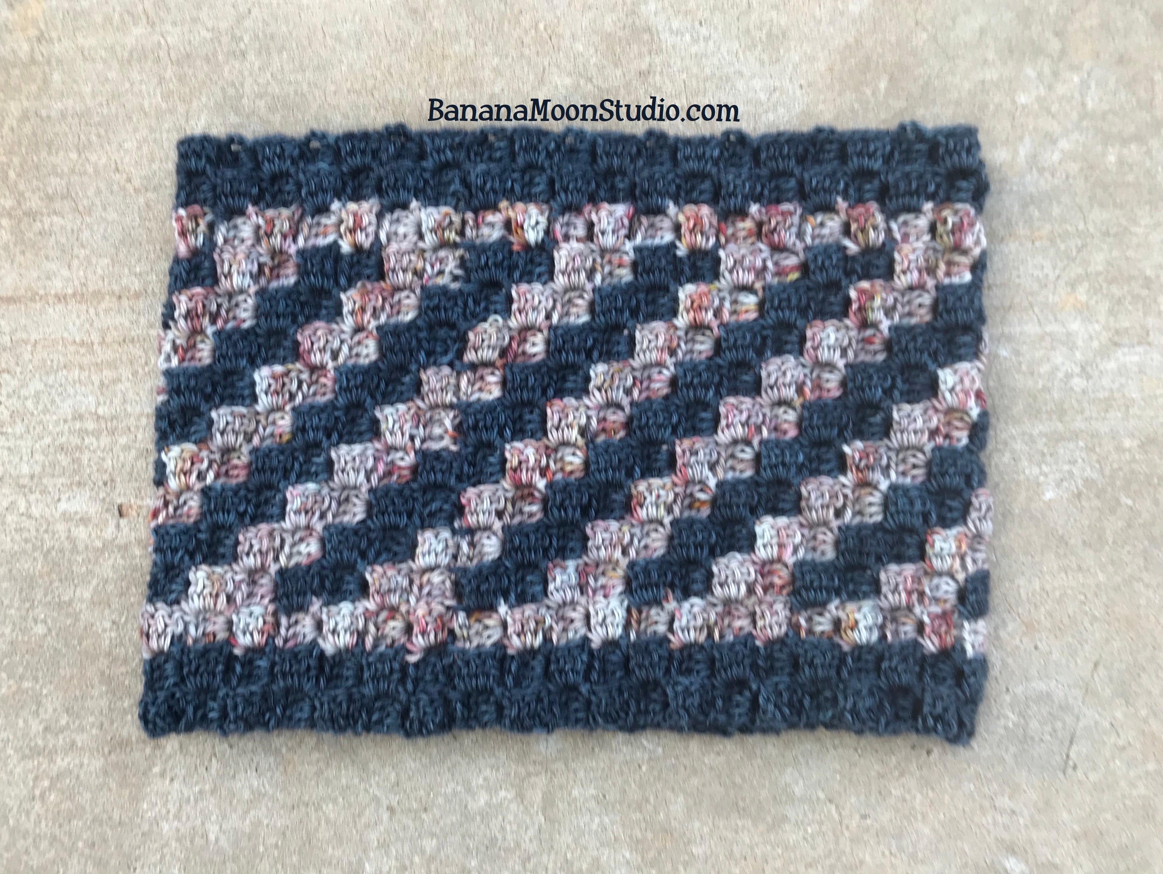 Free C2C crochet cowl pattern from Banana Moon Studio.