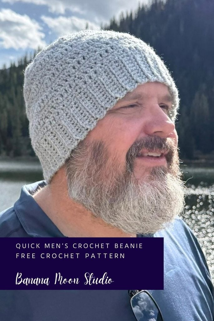 A bearded man wears a crochet beanie in light gray. A panel with text reads: quick men's crochet beanie, free crochet pattern, banana moon studio.